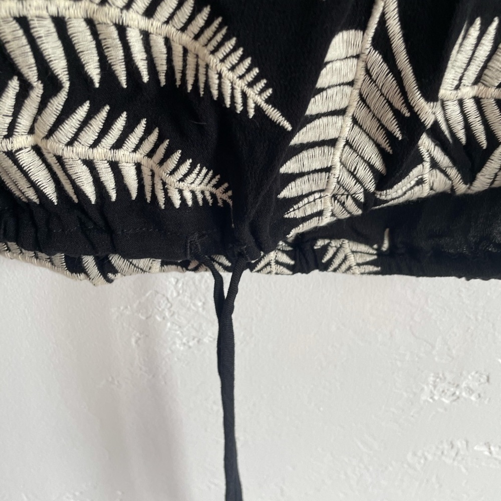 Fifteen Twenty embroidered cropped tee black and cream NWOT XS palm leaf - Picture 6 of 8